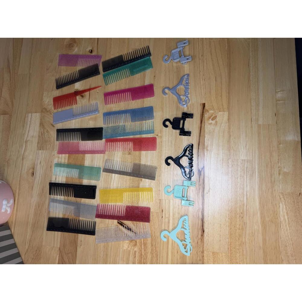 Rainbow High / Shadow High Accessory Lot — Doll Combs + Hangers